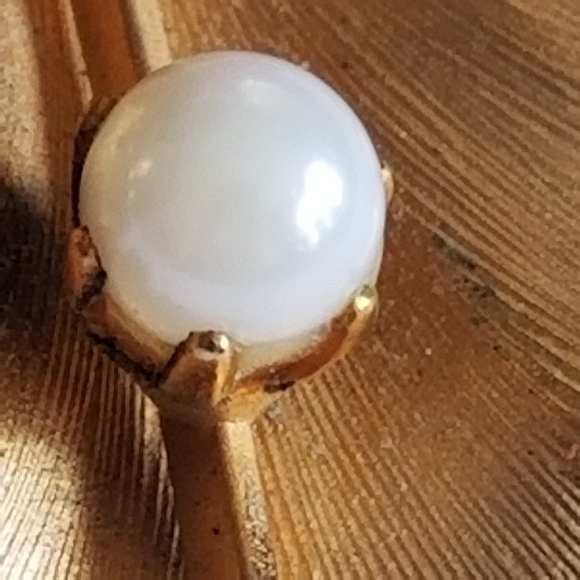 Relisted -Vintage three leaves brooch with white pearls gold tone leaf pin - Picture 10 of 13